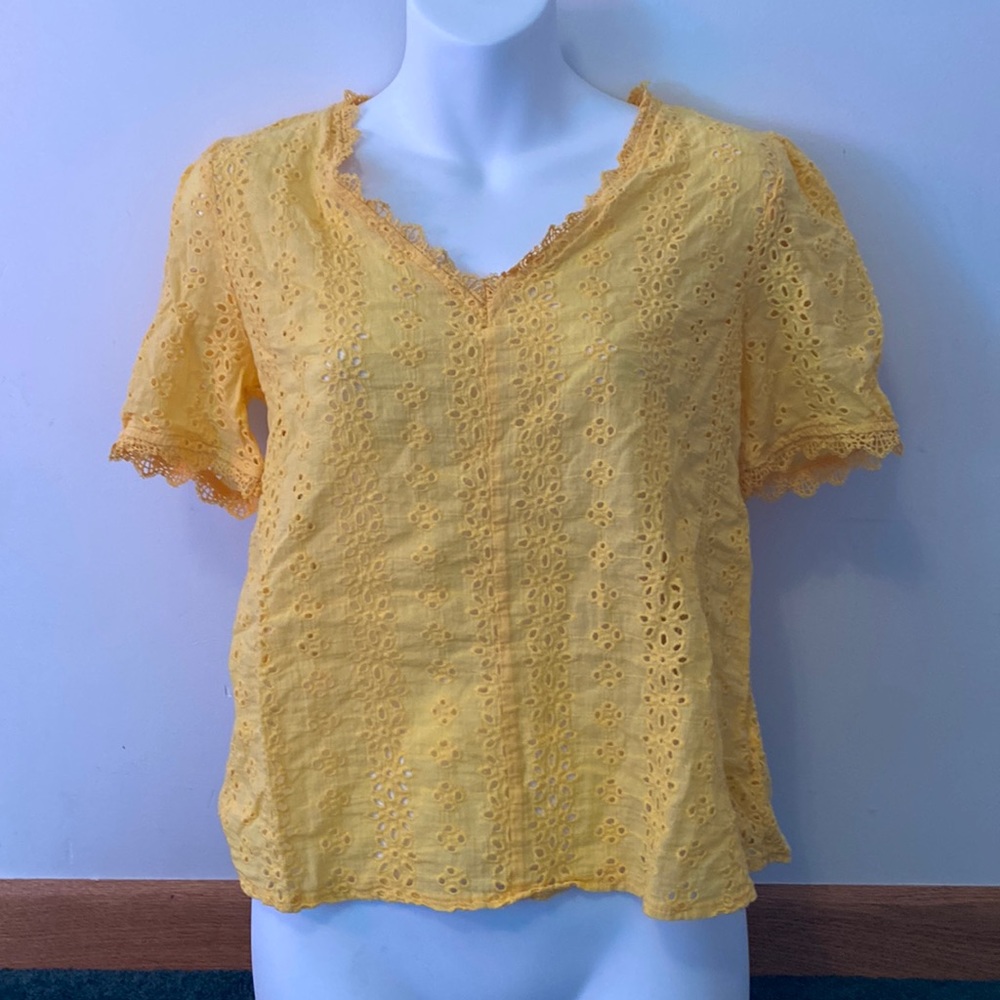 Eyelet top